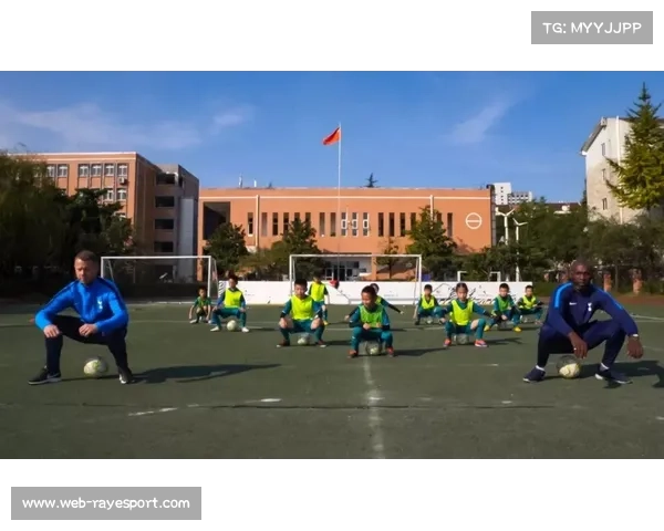 英超俱乐部与当地学校合作，足球课程纳入体育教学体系